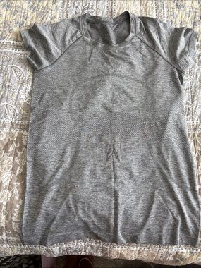 Lululemon Gray Athletic Short Sleeve Tee
